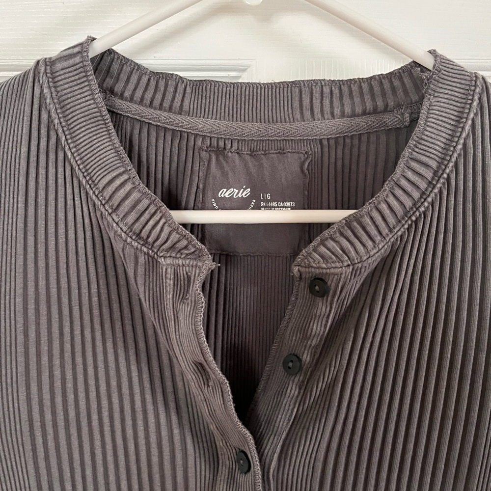 Aerie Ribbed Gray Henley Top Size Large - Picture 2 of 3